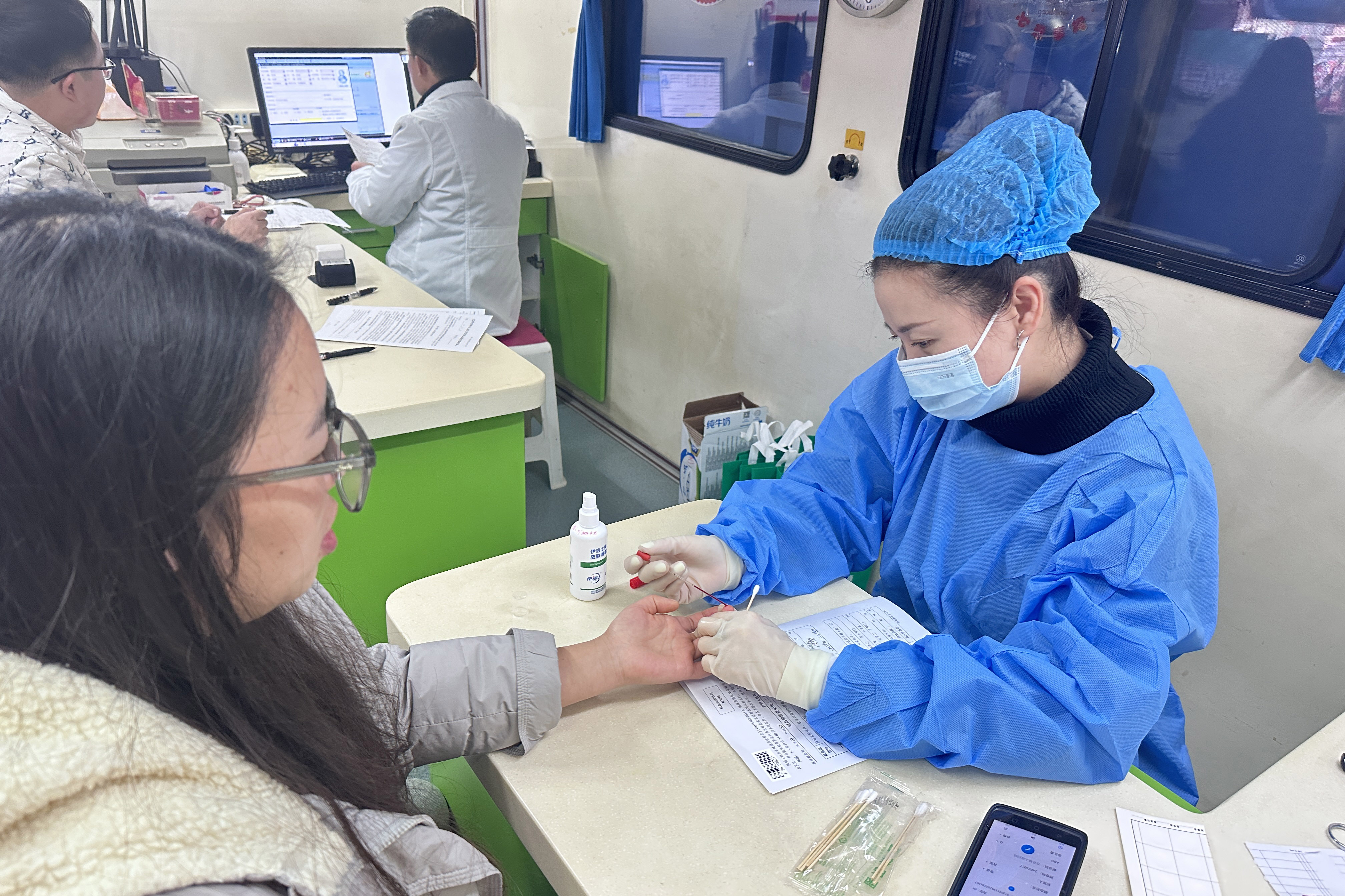 冬日暖陽，獻(xiàn)血傳遞愛心正能量